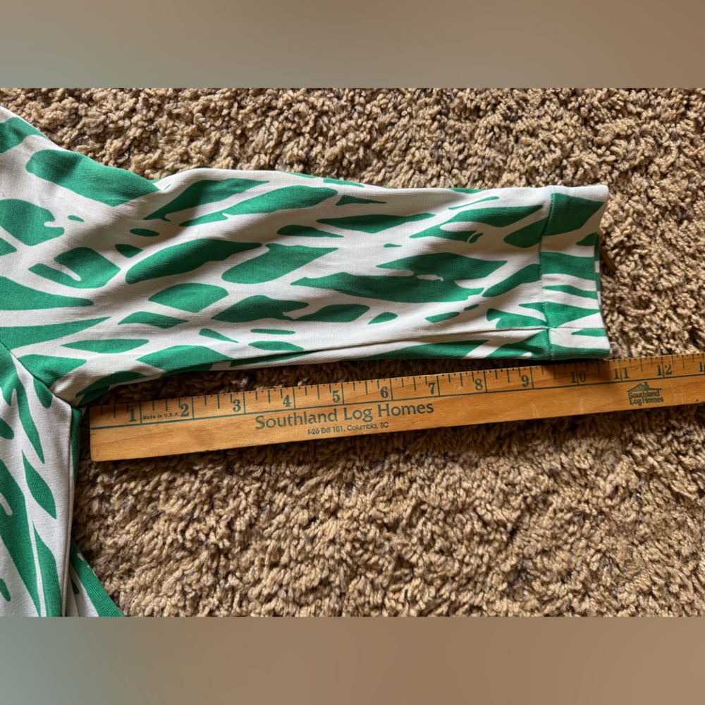 Diane von Furstenberg Silk Wrap Dress — Size 0 - Picture 8 of 9